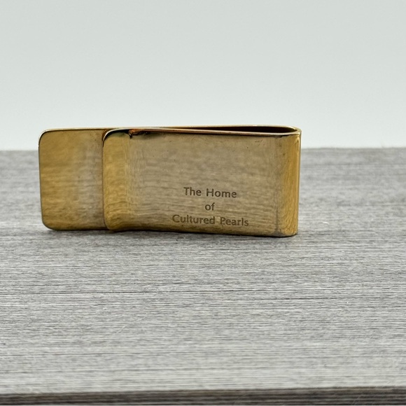 ✨ Mikimoto Pearl Island Gold-Tone Money Clip | Classic & Elegant ✨ - Picture 5 of 6
